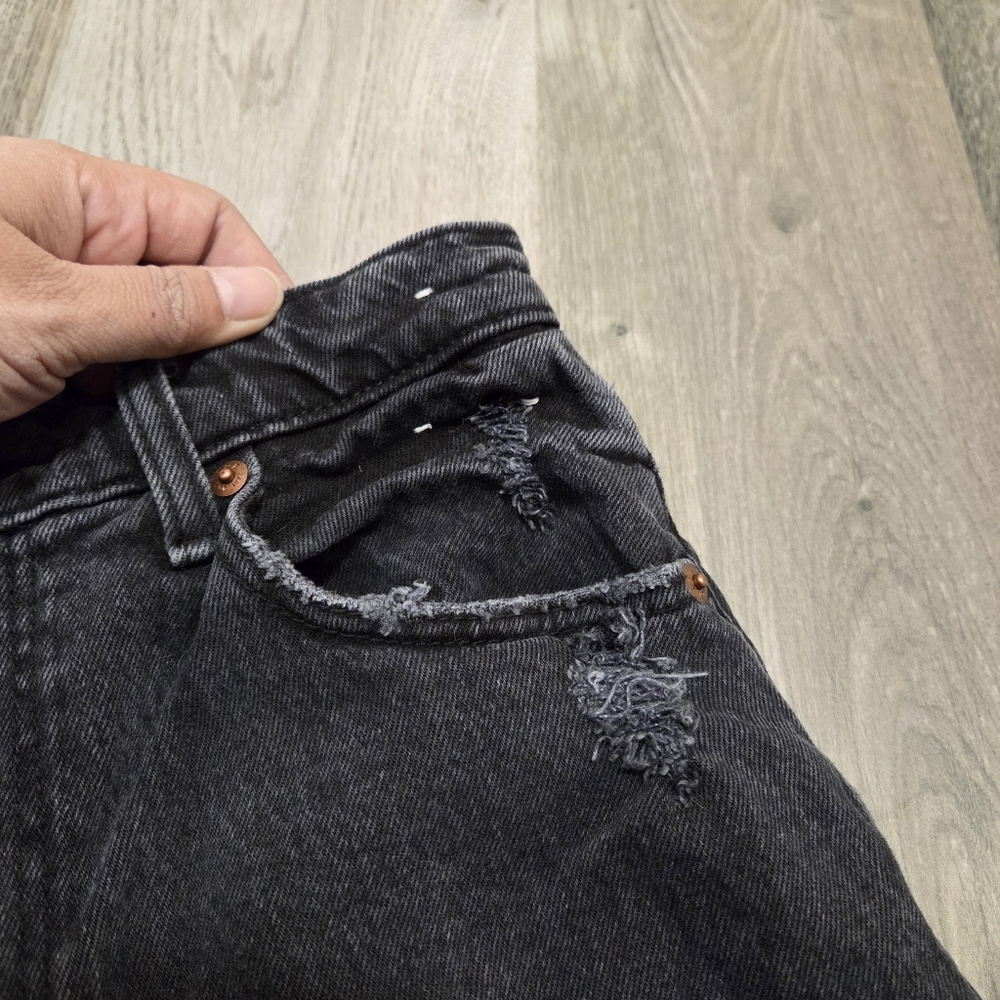 Abercrombie & Fitch Curve Love 90s Straight Ultra High Rise Distressed Jeans - Picture 3 of 12